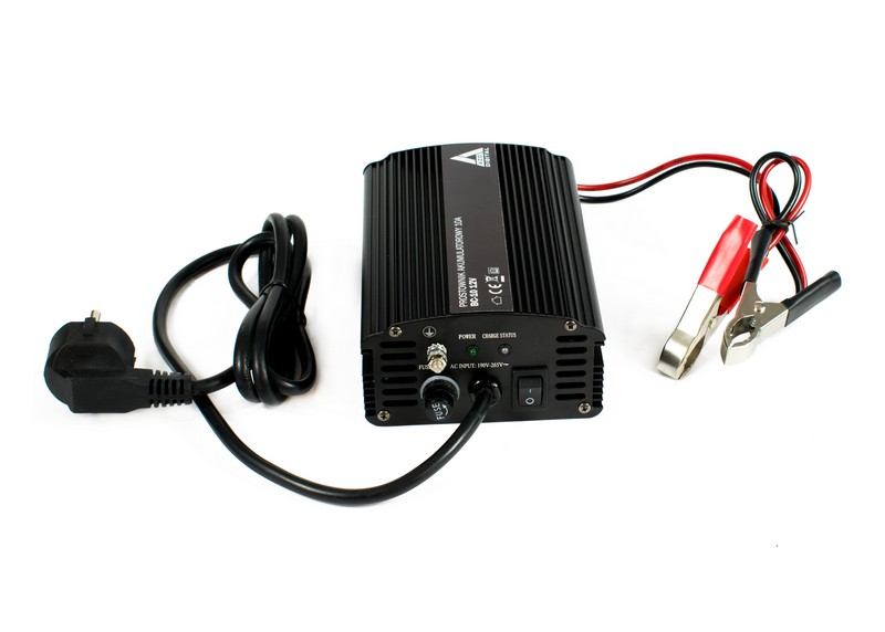 Ładowarka sieciowa 12 V do akumulatorów BC-10 10A (230V/12V) 3 stopnie ładowania   Cena: 195,00 PLN